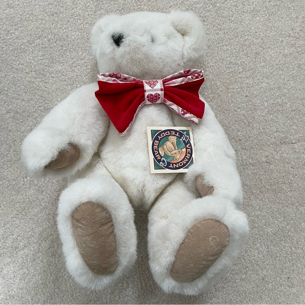 Vintage Vermont Teddy Love Bear 1995 - New with Tags ❤️